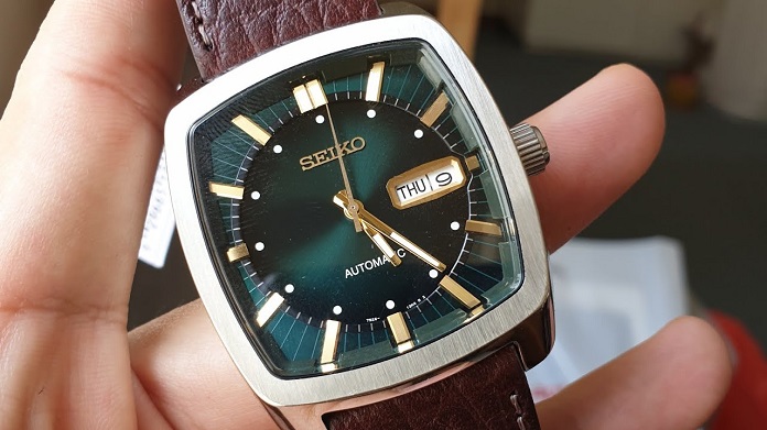 Đồng hồ Seiko SNKP27 - Thiết kế vuông cá tính, nổi bật