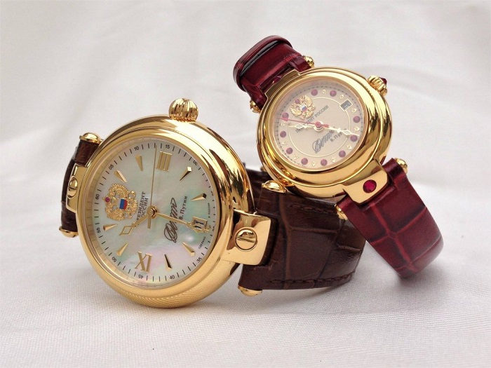 Mệnh Mộc không nên đeo đồng hồ màu gì?
