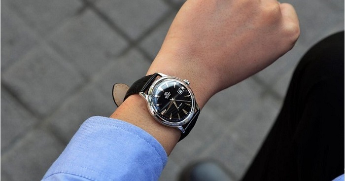Nam giới nên đeo lại đồng hồ nào?